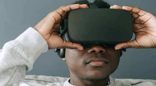 VR-and-AR-headset_2